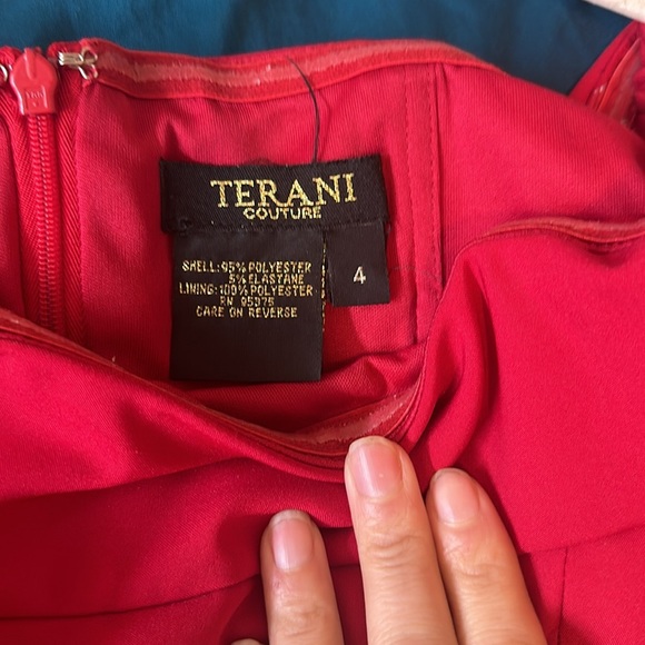 STUNNING red dress - Picture 2 of 2